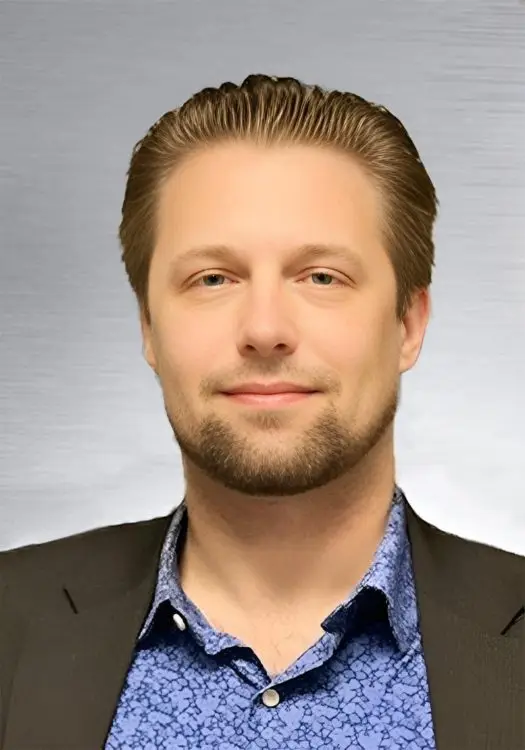 Anton-Headshot-2.0-fotor-20240307175146
